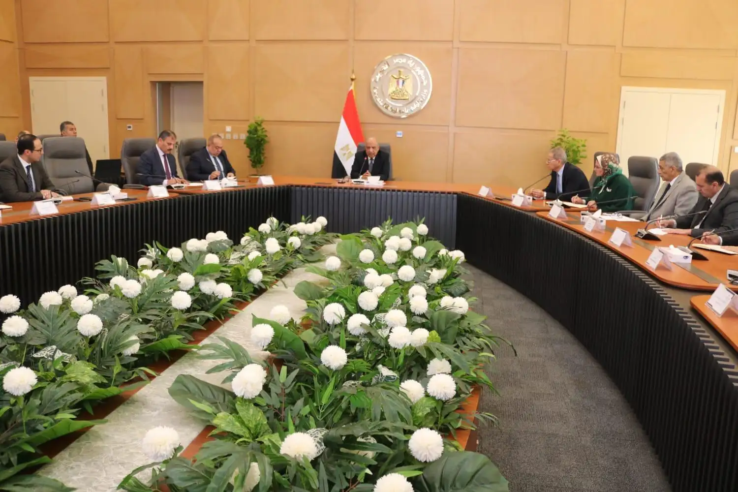 ''وزير الكهرباء'' يجتمع بأعضاء اللجنة الدائمة لإدارة الأزمات والكوارث والحد من المخاطر، ويوجه برفع درجة الاستعداد لتأمين الشبكة الموحدة، وضمان استقرار واستمرارية التغذية الكهربائية، والالتزام بالمخطط الزمنى لمشروعات الطاقات المتجددة