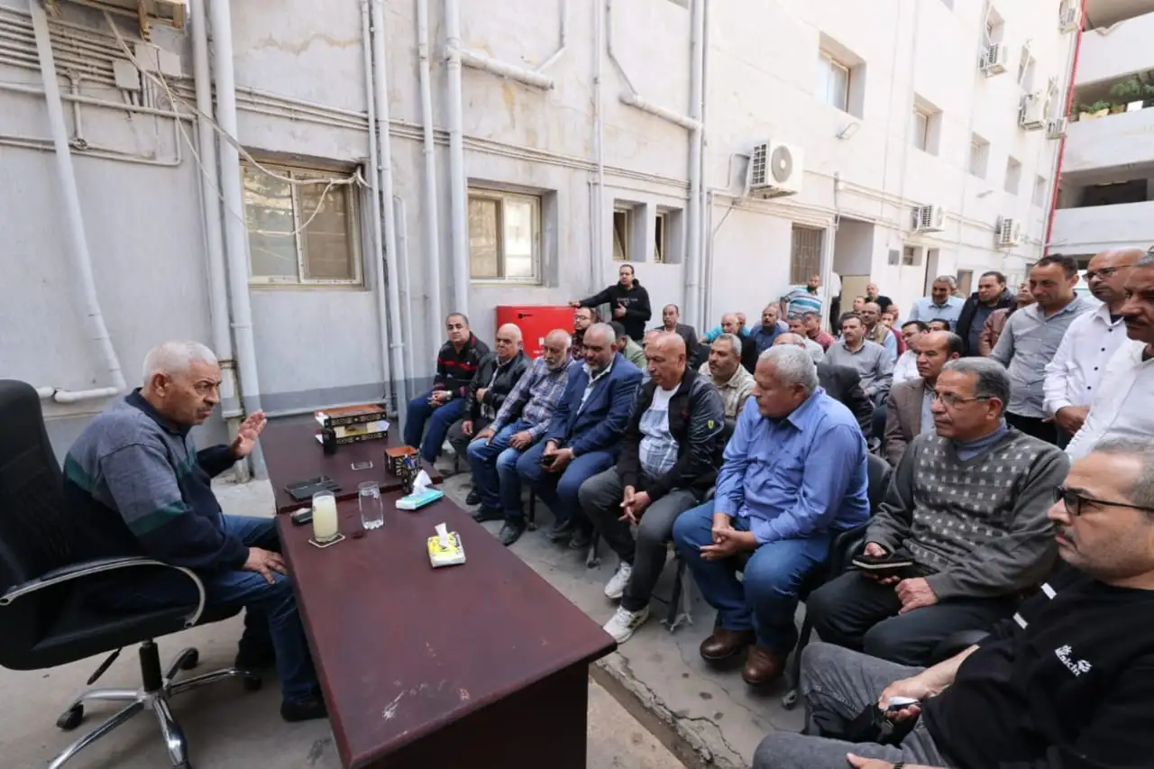 ''مياه القاهرة'' : فى أولى جولاته الميدانية .. ''اسماعيل عبد ربه'' يتفقد شبكات مياه عين الصيرة ويعقد اجتماعاً موسعاً مع القيادات والعاملين