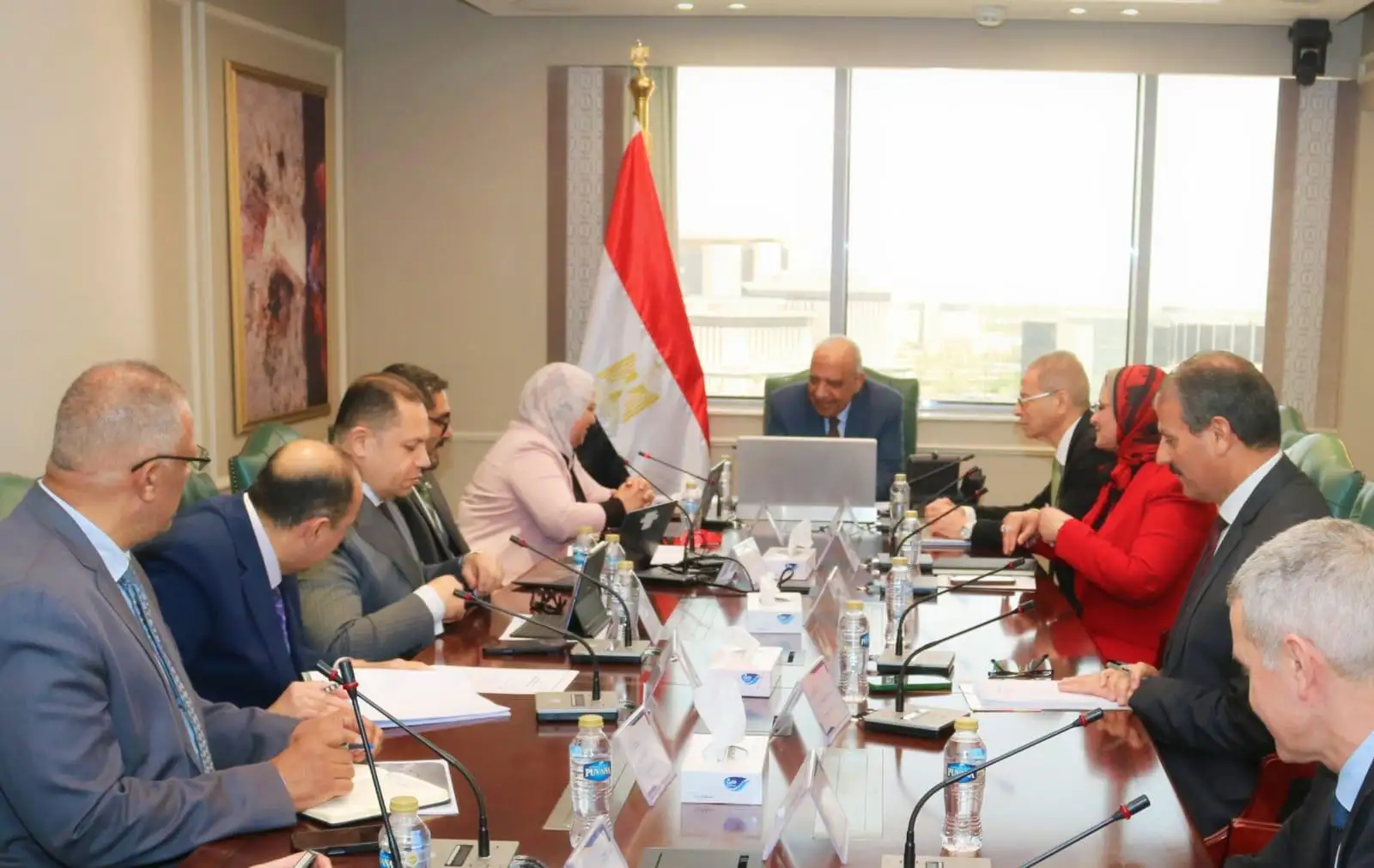 ''وزير الكهرباء'' يبحث مع وفد البنك الدولي سبل دعم وتعزيز الشراكة والتعاون في مجالات دعم وتقوية الشبكة الموحدة وتحقيق الاستدامة المالية وتحسين كفاءة الطاقة والارتقاء بجودة التغذية وفقا للمعايير العالمية