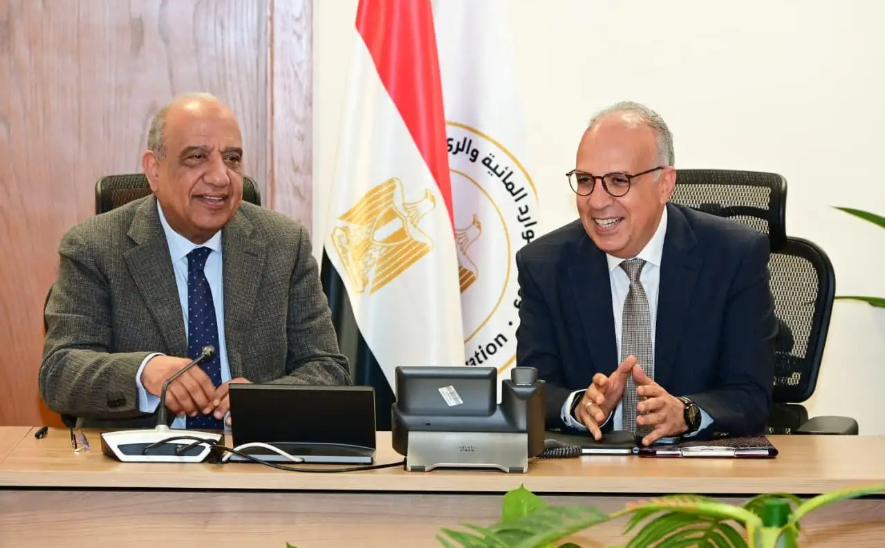 وزيرا ''الري و الكهرباء'' يبحثان التوسع في استخدام الطاقة الشمسية بمحطات الرفع لدعم التحول الأخضر