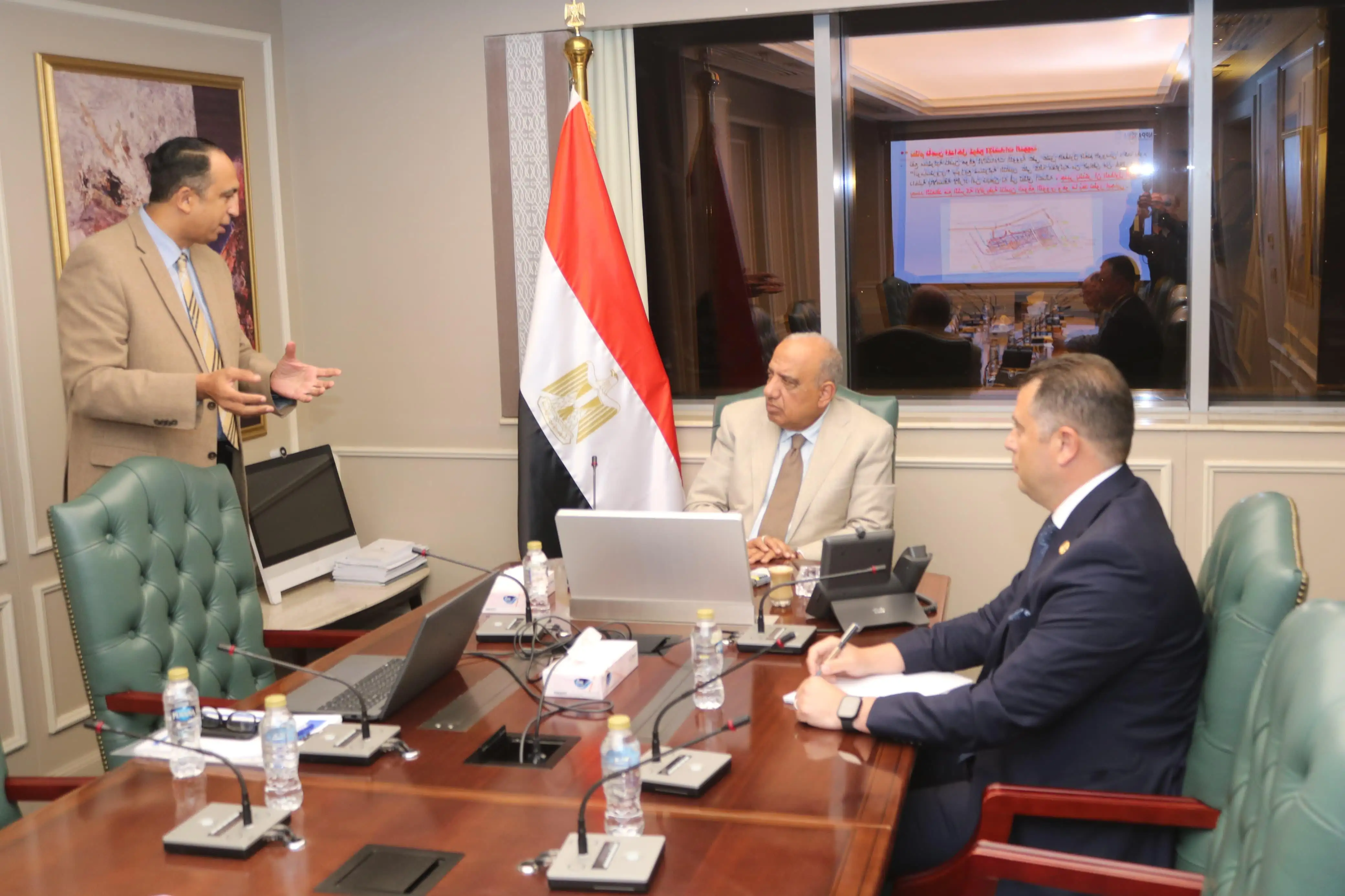 خلال اجتماعه برئيس هيئة المحطات النووية ...'' وزير الكهرباء'' يتابع تطور الأعمال فى مشروع المحطة النووية بالضبعة، ومجريات تنفيذ خطة الحماية المادية، ومستجدات المدينة الأمنية بالمشروع
