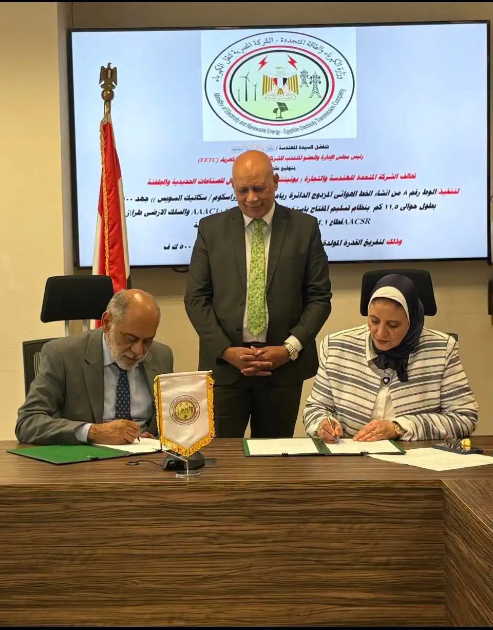 تنفيذًا لرؤية الدولة للتوسع في الطاقة المتجددة ''نقل الكهرباء'' توقع عقداً جديداً لتعزيز قدرات الشبكة القومية 
