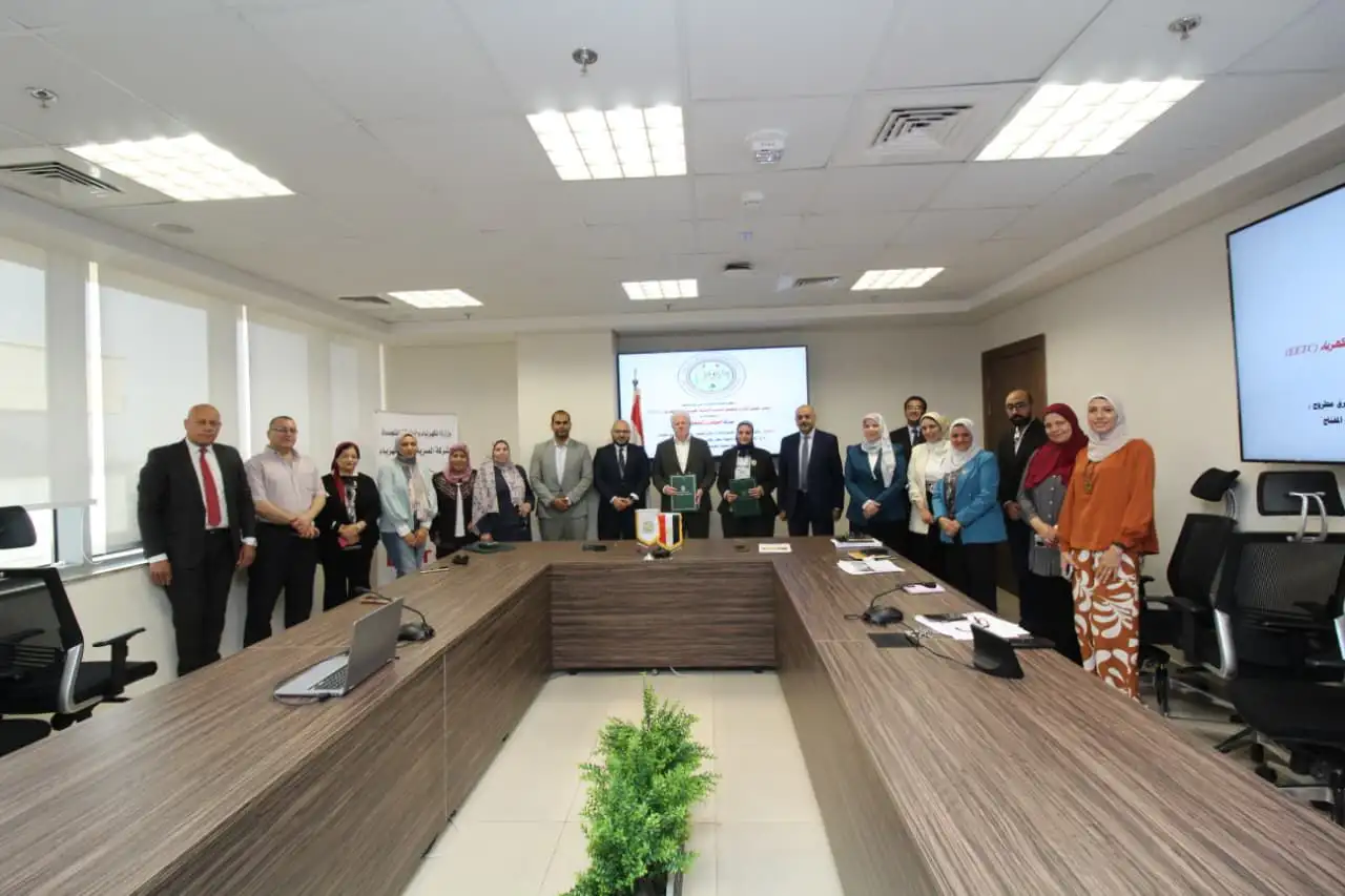 ''رئيس نقل الكهرباء'' توقع عقداً جديداً مع ''الجوهري للمقاولات'' لربط محطة الضبعة النووية بالشبكة القومية