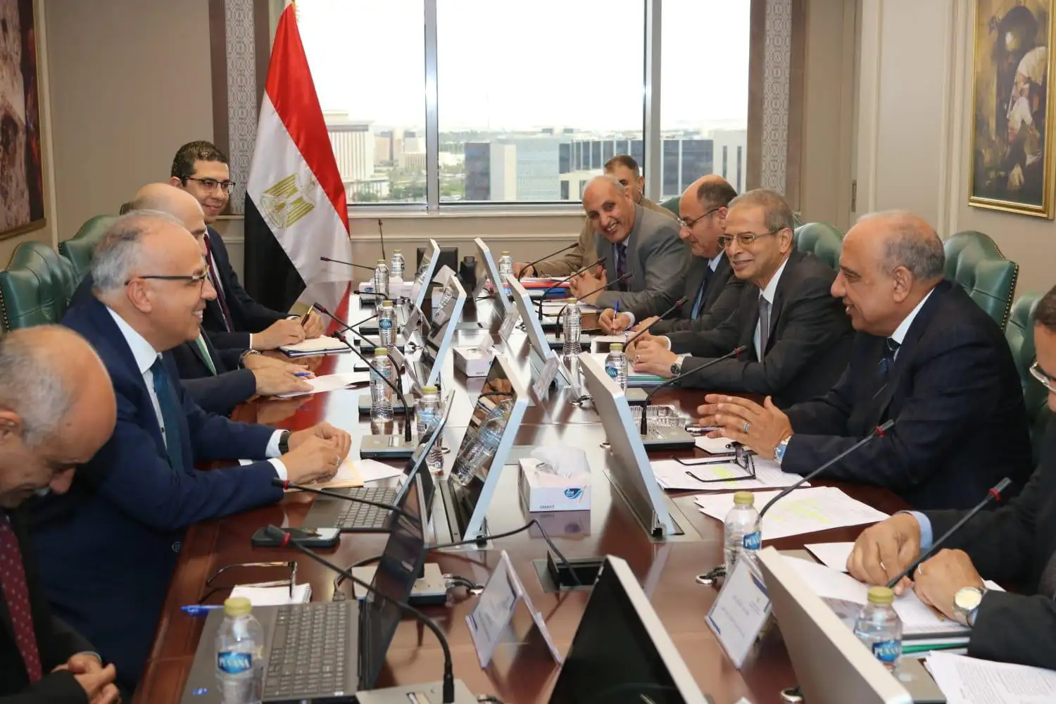 ''وزيرا الكهرباء'' والموارد المائية والري يبحثان التنسيق والتعاون والعمل المشترك لتعظيم عوائد المحطات الكهرومائية وإدارة واستغلال الأصول المتاحة فى نطاق السد العالي بمحافظة أسوان