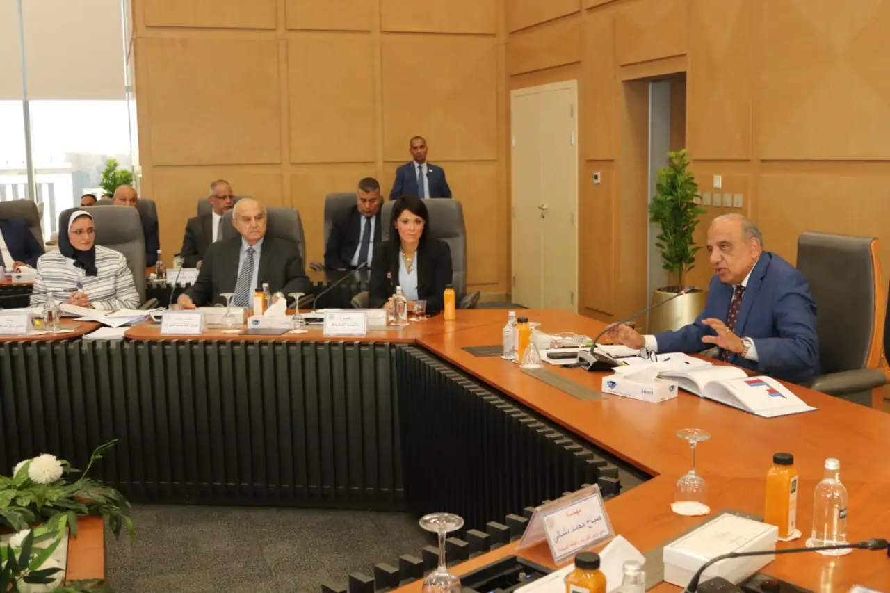 ''وزير الكهرباء'' يترأس اجتماع الجمعية العامة للشركة المصرية لنقل الكهرباء بحضور ''وزيرة التخطيط والتنمية الاقتصادية والتعاون الدولى''