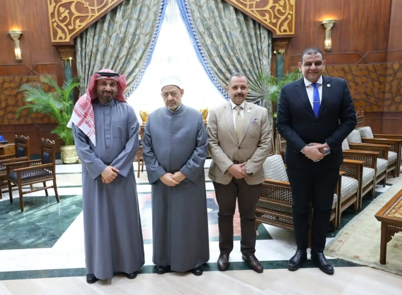 ''شيخ الأزهر'' يستقبل ''رئيس المرافق العامة
