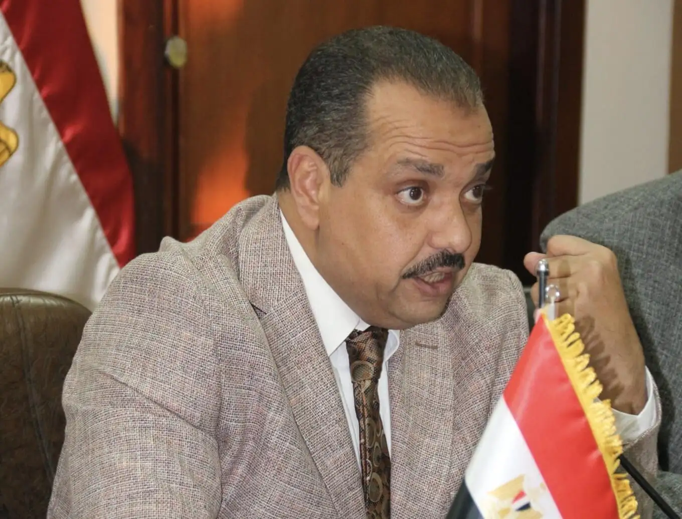 'نقيب المرافق' زيارة الرئيس 'السيسي' ونظيره 'الفرنسي' لمعبر رفح تخلق رأى عام أوروبي وعالمي مناهض لفكرة التهجير ،و الالتفاف الشعبي مشهد مهيب