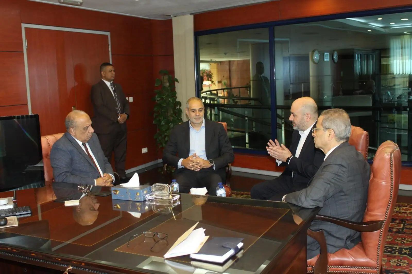 خلال زيارته الميدانية إلى شركة بيجسكو 'وزير الكهرباء' يستعرض استراتيجية الشركة وخطة العمل ومتطلبات تطويرها وتعظيم عوائدها الاقتصادية