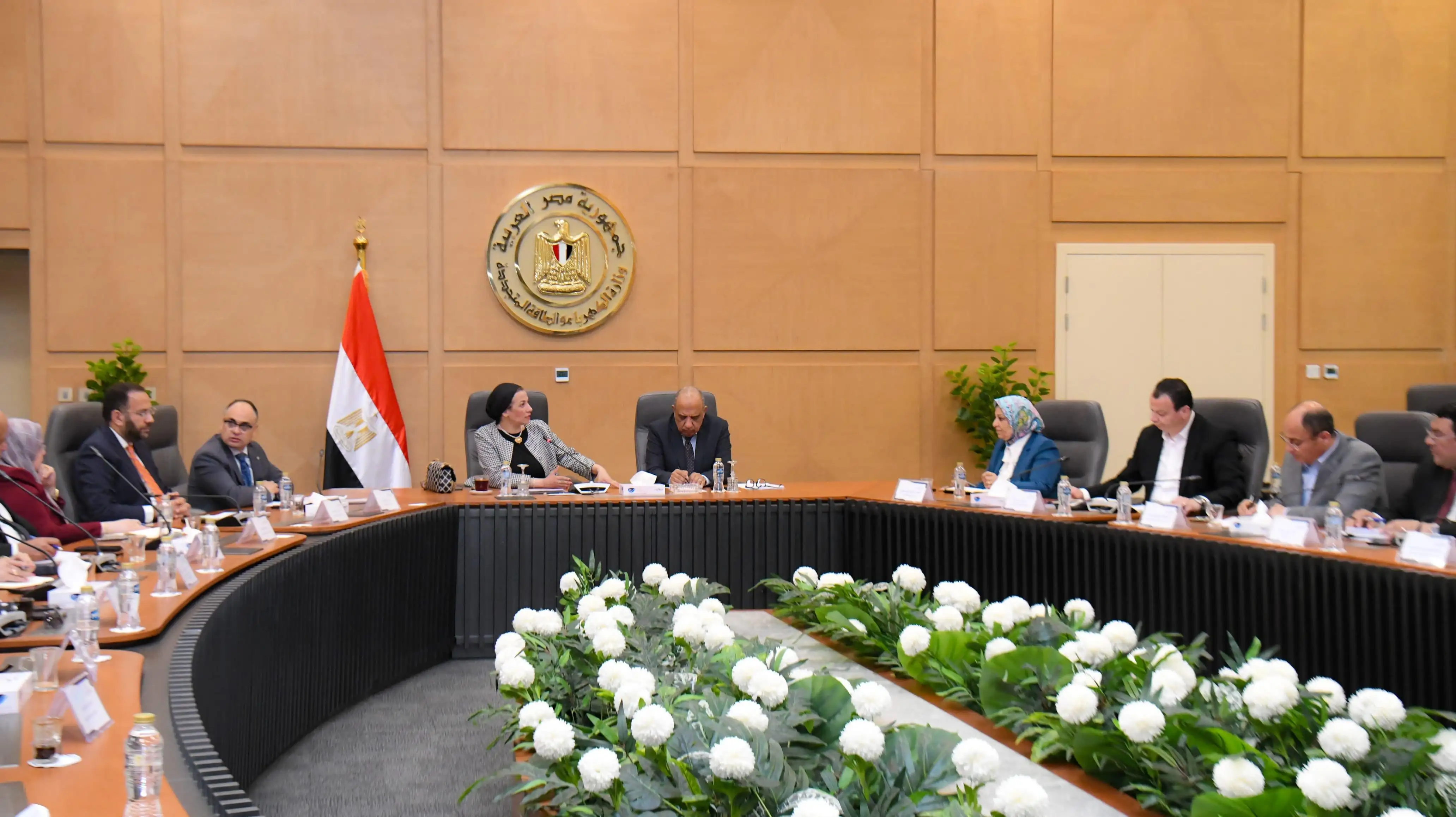 وزيرا 'الكهرباء والبيئة' يبحثان سبل العمل المشترك والتنسيق والتعاون في قضايا البيئة والطاقات المتجددة