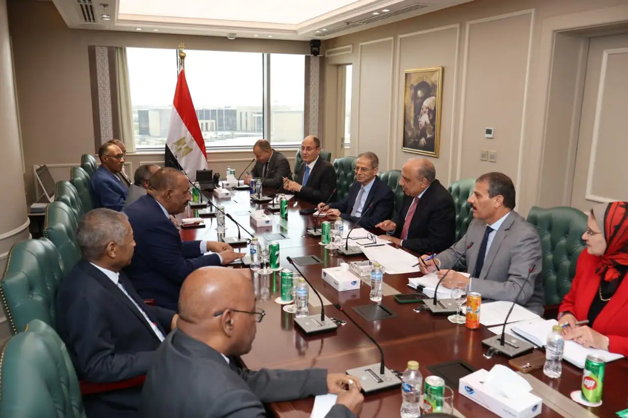 'وزير الكهرباء' يبحث مع وزير النفط والطاقة السوداني سبل دعم وتعزيز الشراكة والتعاون في مجالات الكهرباء وإعادة بناء وتأهيل الشبكات