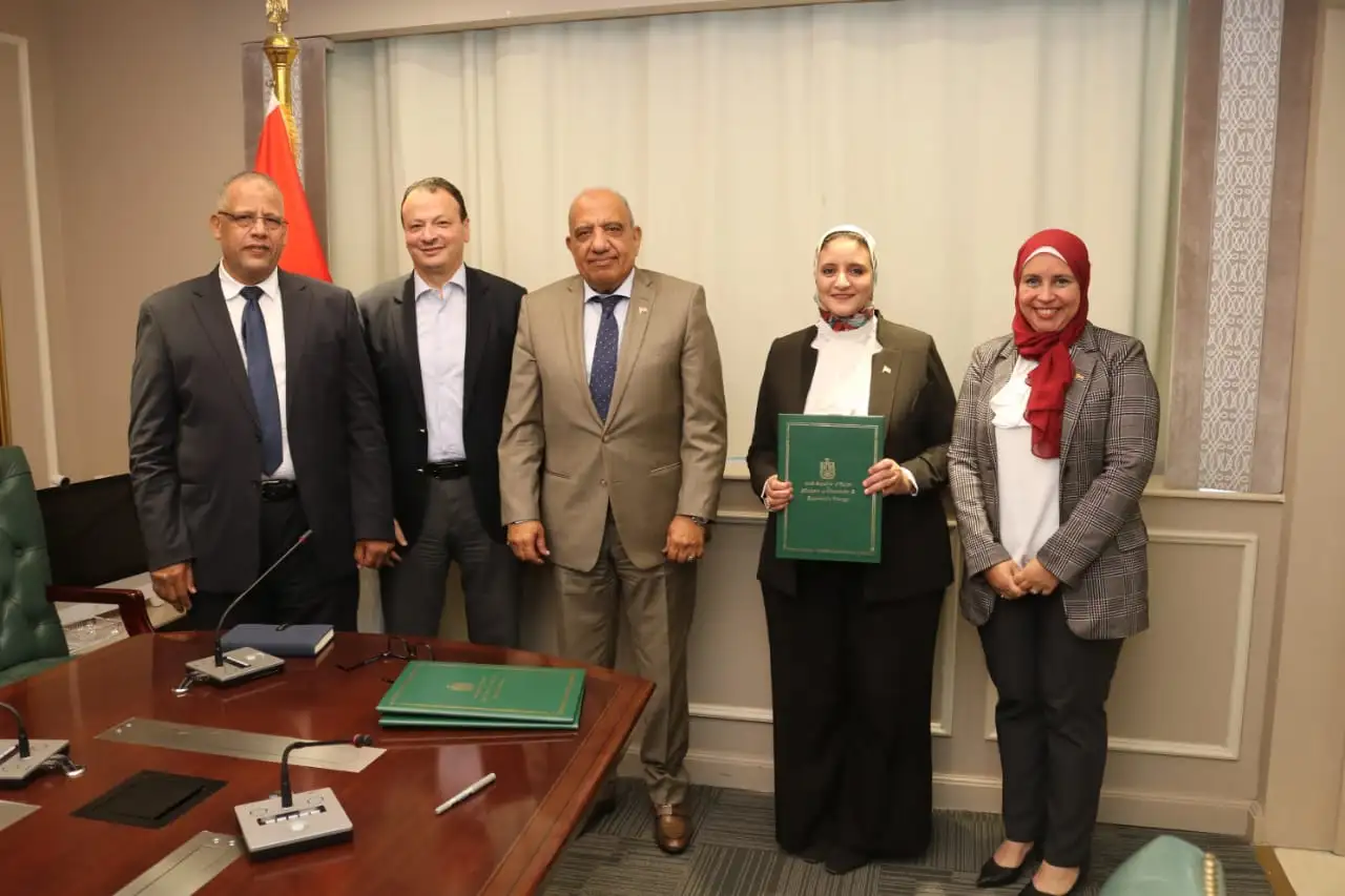 ''وزير الكهرباء'' ونظيره ''اليوناني'' يشهدان توقيع اتفاق إنهاء الدراسات الفنية والاقتصادية لمشروع الربط الكهربائي بين الدولتين